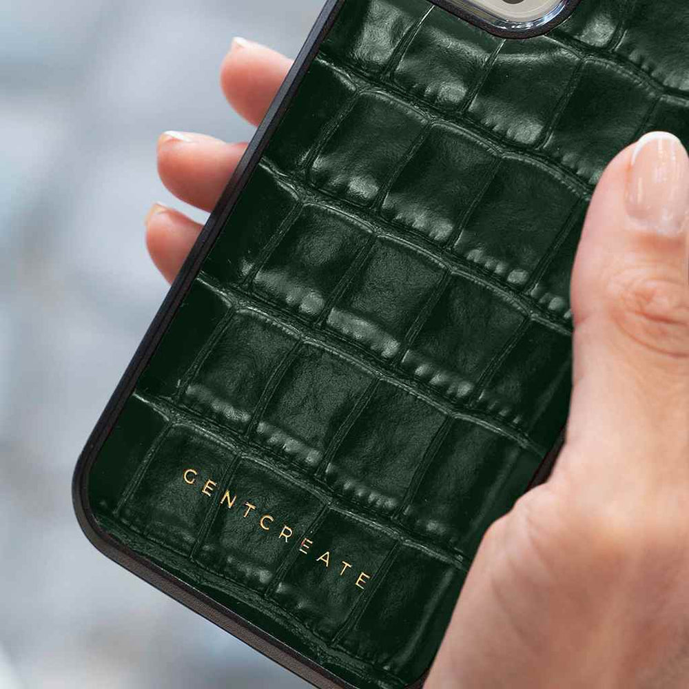 Leather iPhone Case Croco Glossy The woman is holding a green iPhone 15 Pro Max case by the luxury brand Gentcreate.