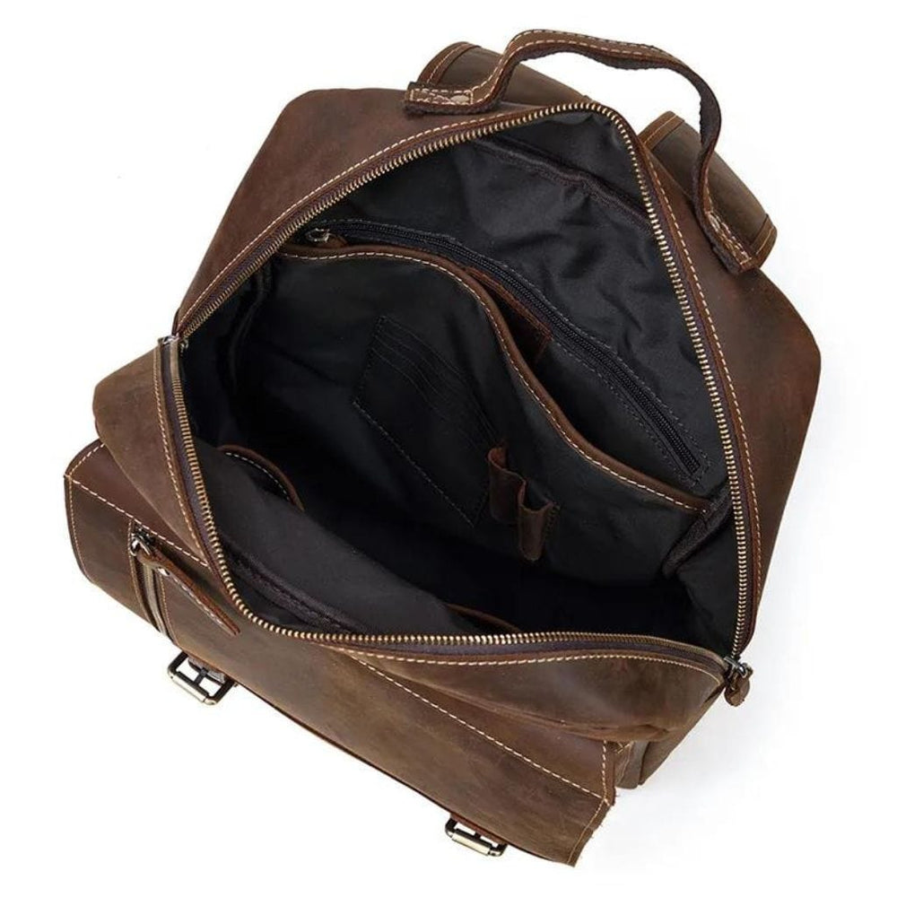 Interno e tasche di uno zaino in pelle di Gentcreate Interno e tasche di uno zaino in pelle di Gentcreate