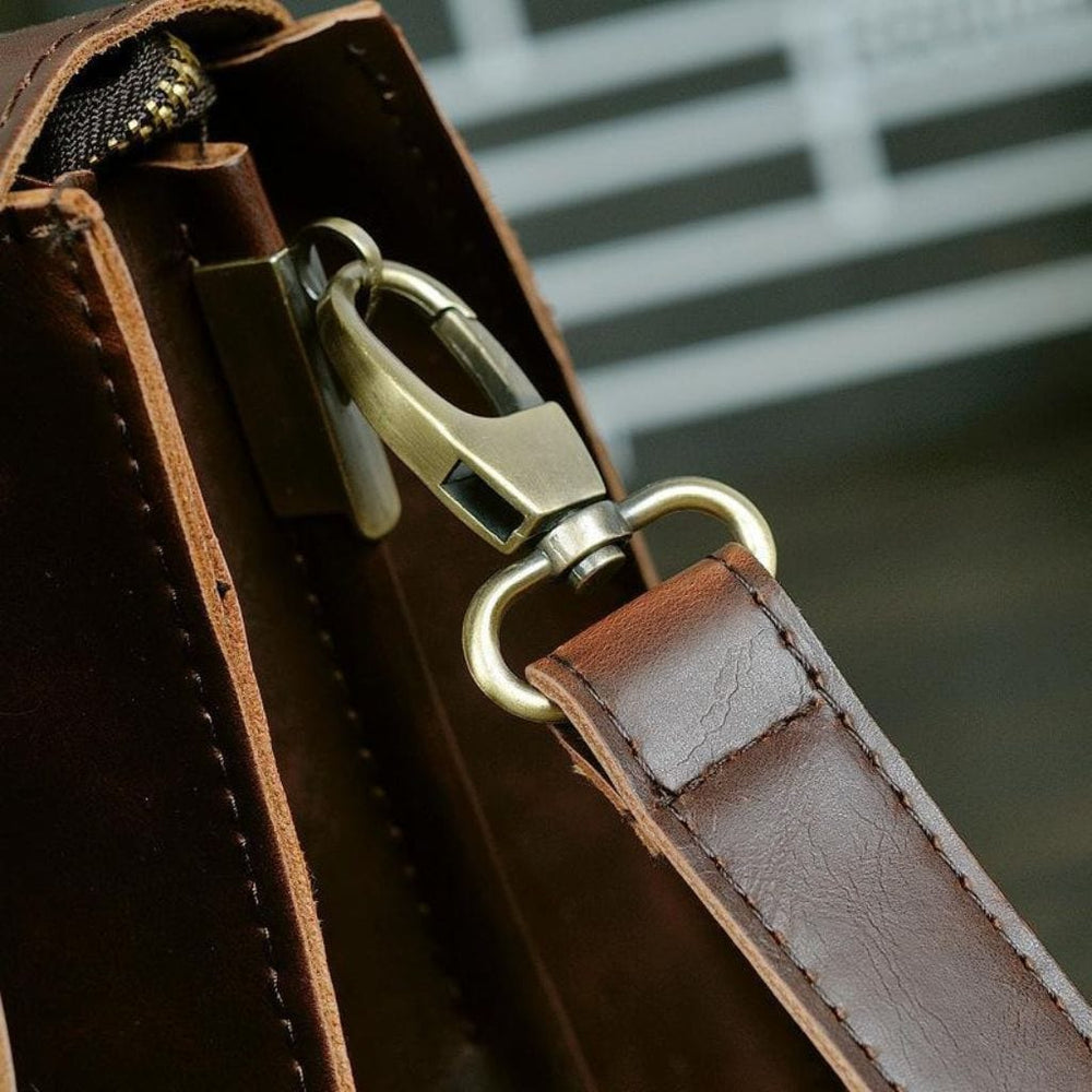 Vegansk skinn messenger bag Herba Materialene og glidelåsen til lærbudvesken laget av Gentcreate.