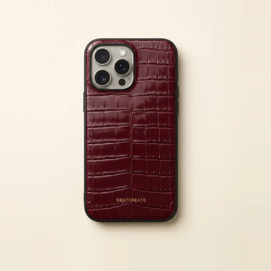Capa para iPhone em crocodilo-do-Nilo bordeaux, de cobertura integral revestida à mão, com o logótipo GENTCREATE em metal