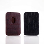 MagSafe kortholdere, to krokodillemønstrede, en bordeaux og en sort på en hvid baggrund.