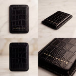 En sort krokodillelæder MagSafe kortholder pung fastgjort til bagsiden af en titanium iPhone 17 Pro Max, der viser den luksuriøse skala tekstur og slanke profil.