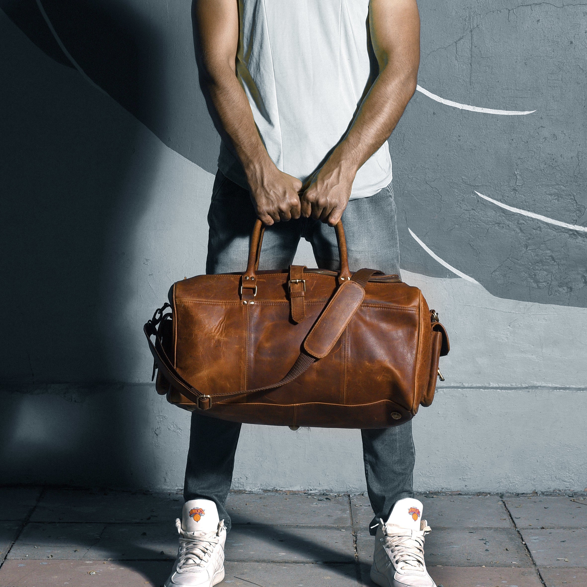 Man holding Brown Leather Crossbody Bag "Pugna"  - Gentcreate