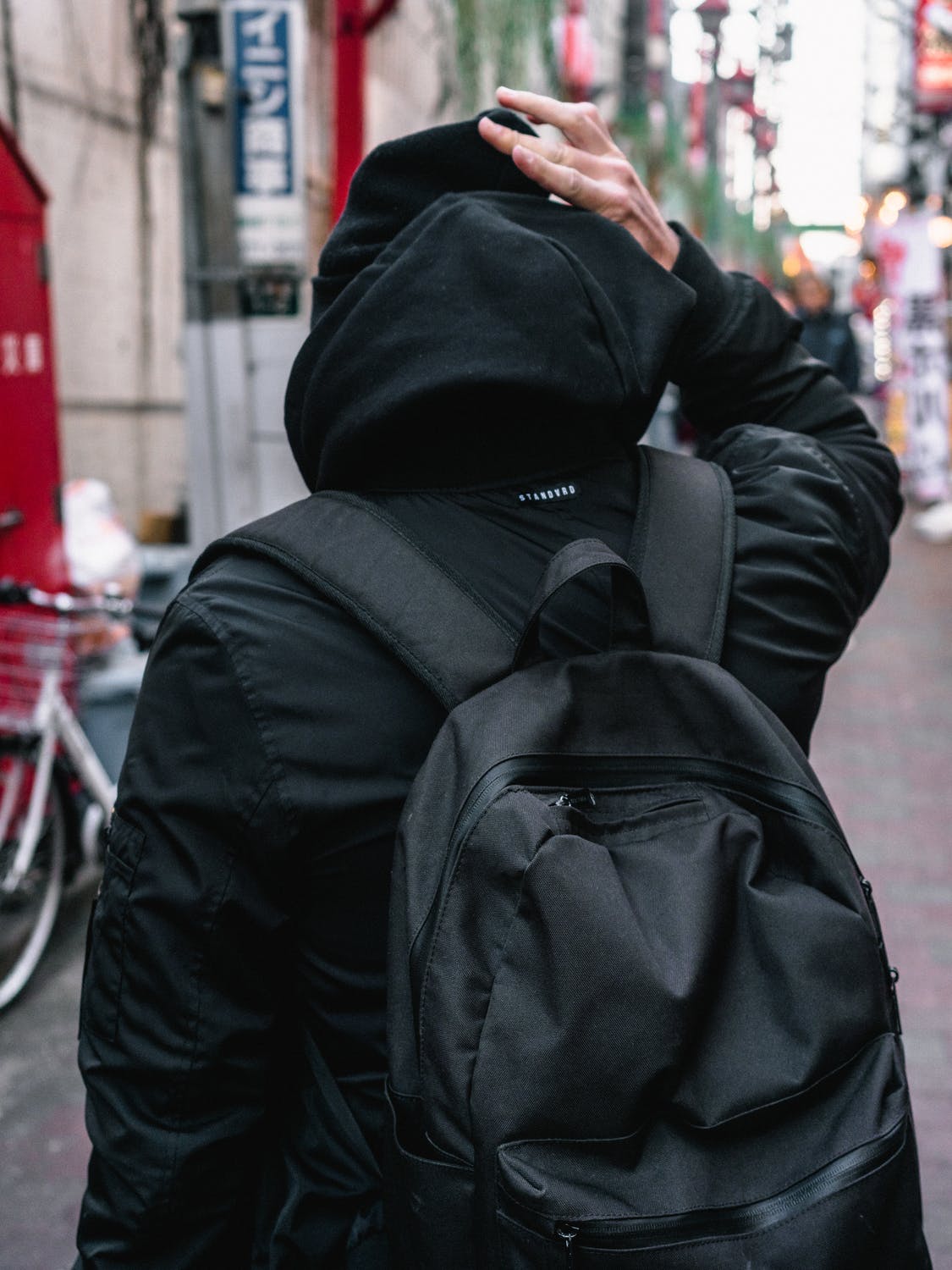 Man has VEGAN LEATHER BACKPACK "CALIGO"   on his back - Gentcreate