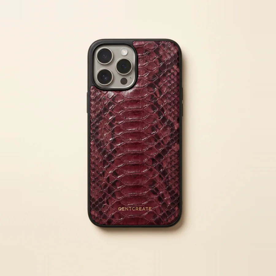 Capa para iPhone em pele de píton bordeaux, de cobertura integral revestida à mão, com o logótipo GENTCREATE em metal